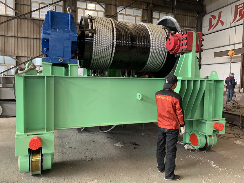 高揚(yáng)程閉式折線卷筒啟閉機(jī)